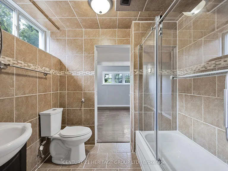 51 Burbank Cir #BASEMENT — Photo 16
