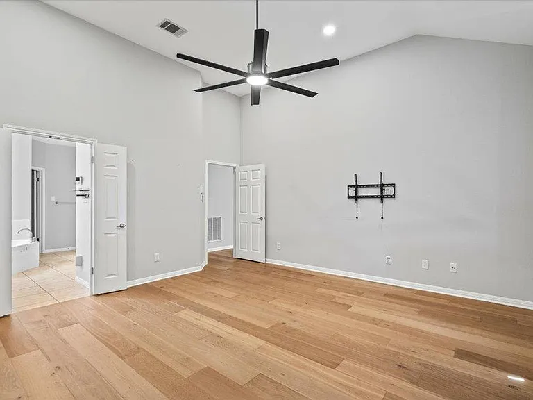 5301 Deerwood Ln — Photo 15