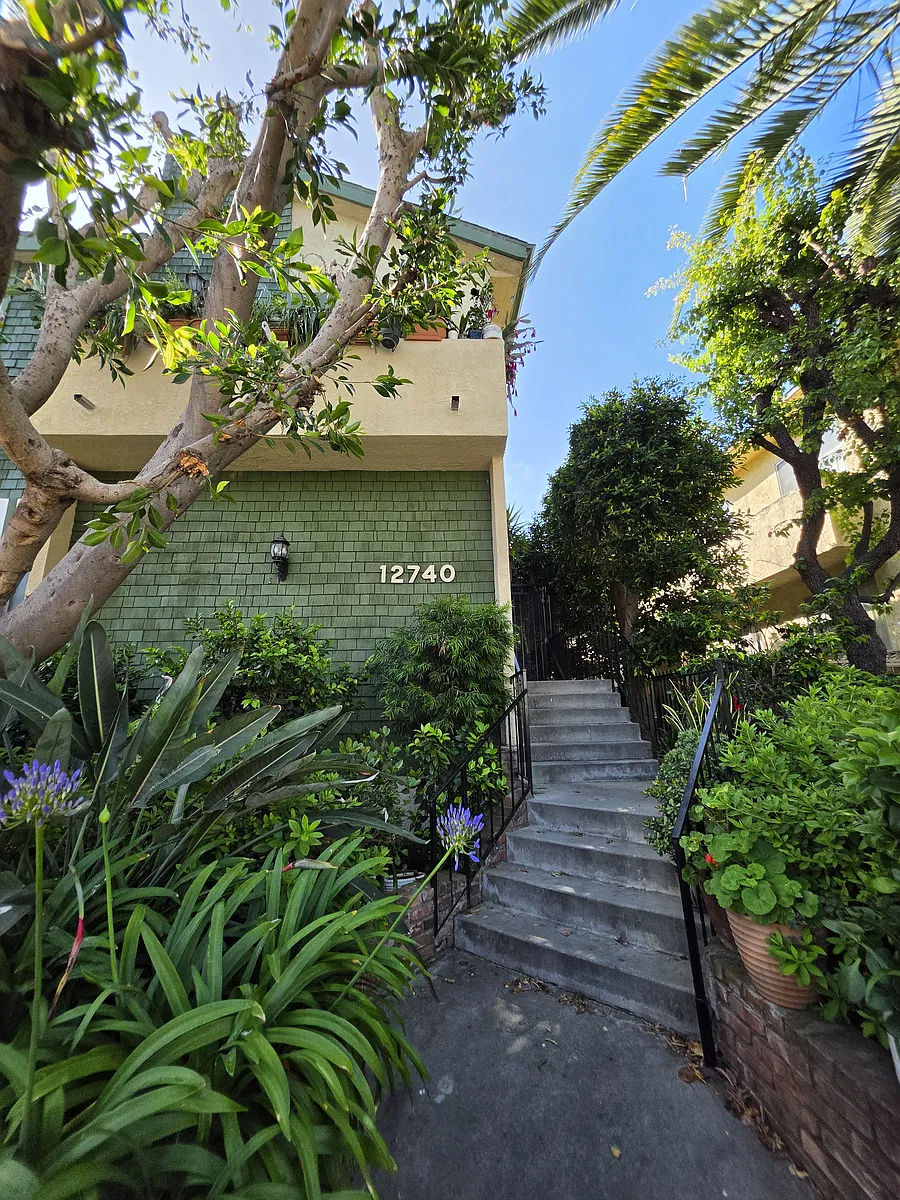 Building Photo - 12740 Pacific Ave #3