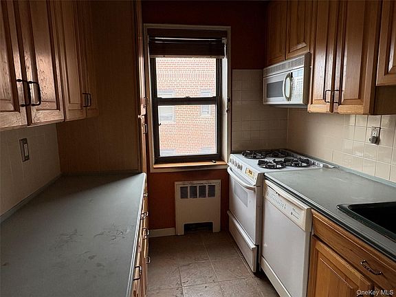 5th image of 640 Pelham Road #6F