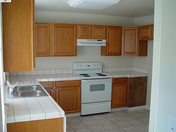 4th image of 102 W 10th St