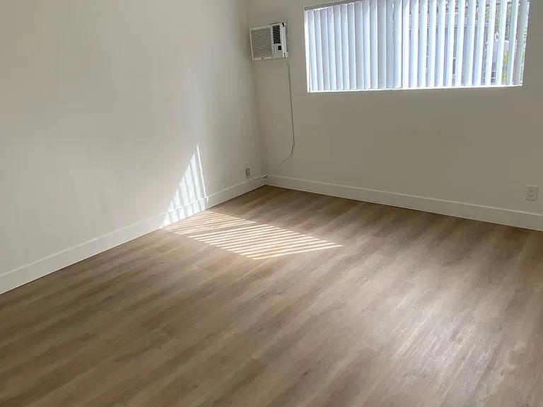 1407 Brockton Ave — Photo 18