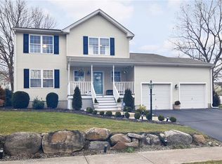 45 Laura Cir, Cranston, RI 02920