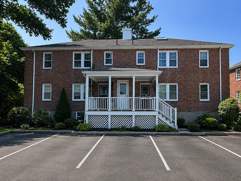 23 Hammond Pond Pkwy #4 — Photo 6