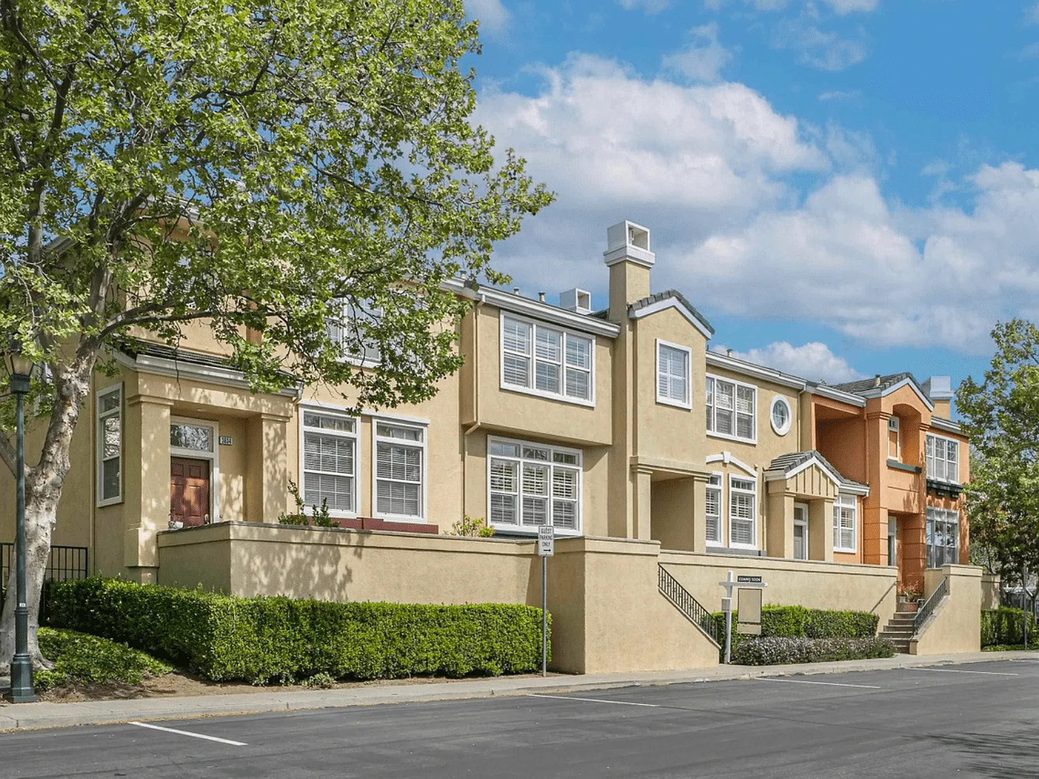 3 bed, 2.5 bath, 1448 sqft, $4,095 — Photo 4