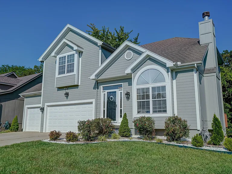 569 Crabapple Ln — Photo 1