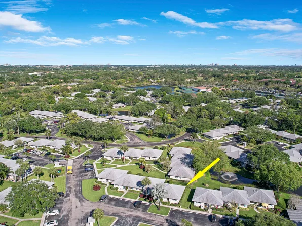 811 Club Dr, Palm Beach Gardens, FL 33418