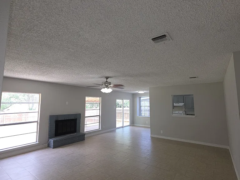 10562 Bounty Dr — Photo 7