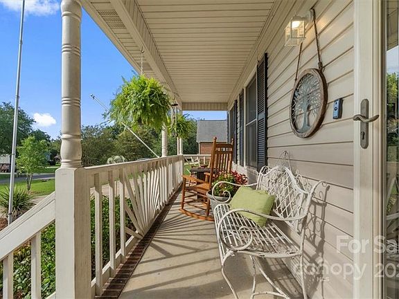 4th image of 108 Country Meadows Ln