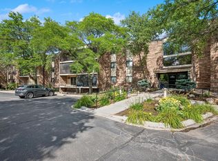 10441 Greenbrier Rd APT 302, Minnetonka, MN 55305