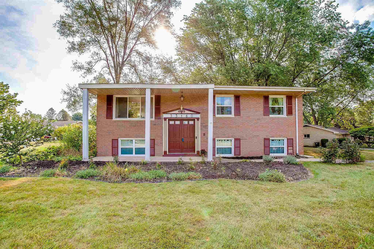 53160 Crestview Dr photo 1