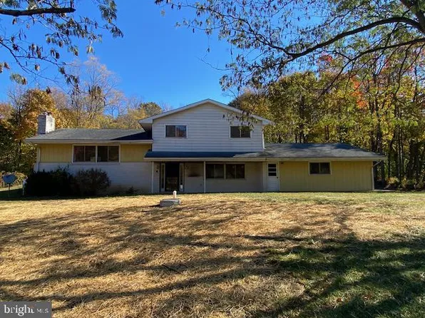 1543 Rake Rd, Mohrsville, PA 19541