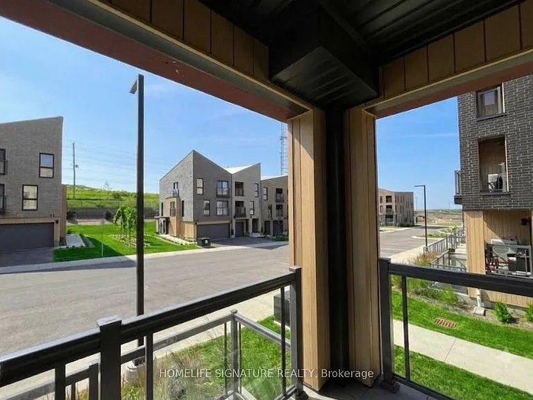 16 Urbane Blvd — Photo 14