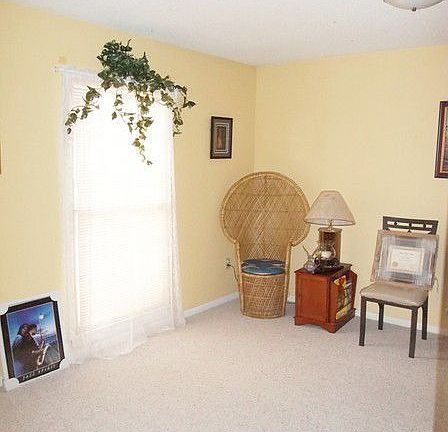 2nd image of 3840 Glenoak Dr