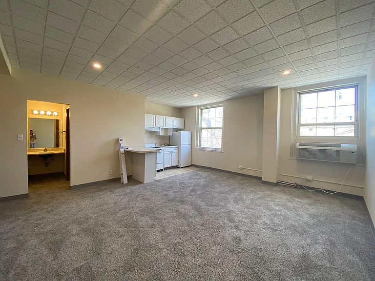 Cass Street Apartments — Photo 31