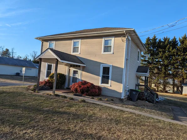 1308 Rustic Village Rd APT 1D, Forest, VA 24551
