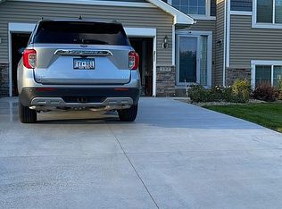 193 Arabian Ave E, Shakopee, MN 55379