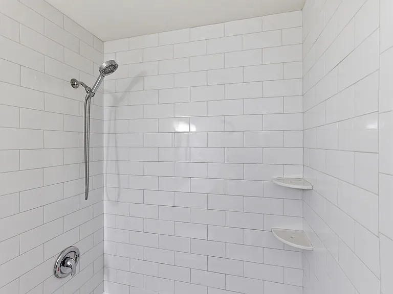 2011 N Reese St #7B — Photo 6