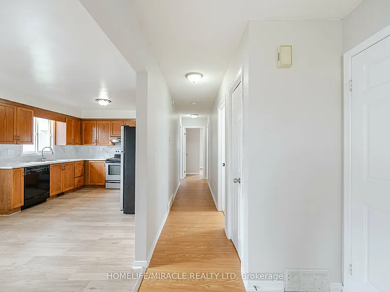 36 Poplar Cres #UPPER — Photo 11