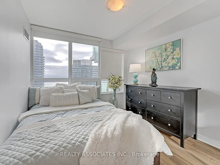 19 Grand Trunk Cres #2710 — Photo 27
