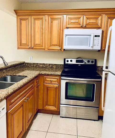 1566 Lake Crystal Dr — Photo 10