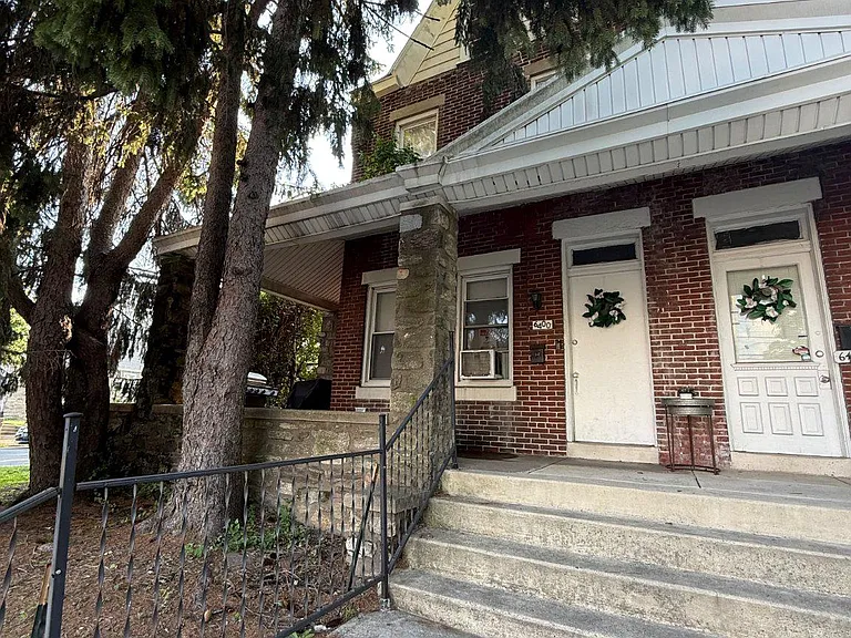 6400 Oxford Ave — Photo 1