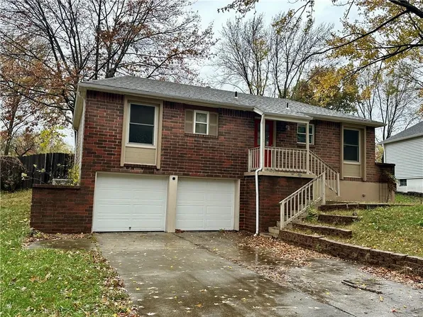 801 NW Camelot Pl, Blue Springs, MO 64015