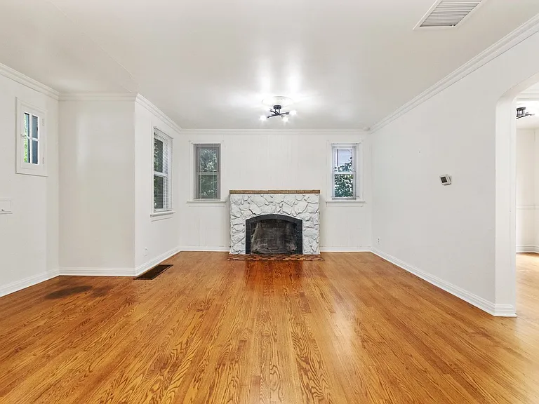 654 S Bryant St — Photo 39