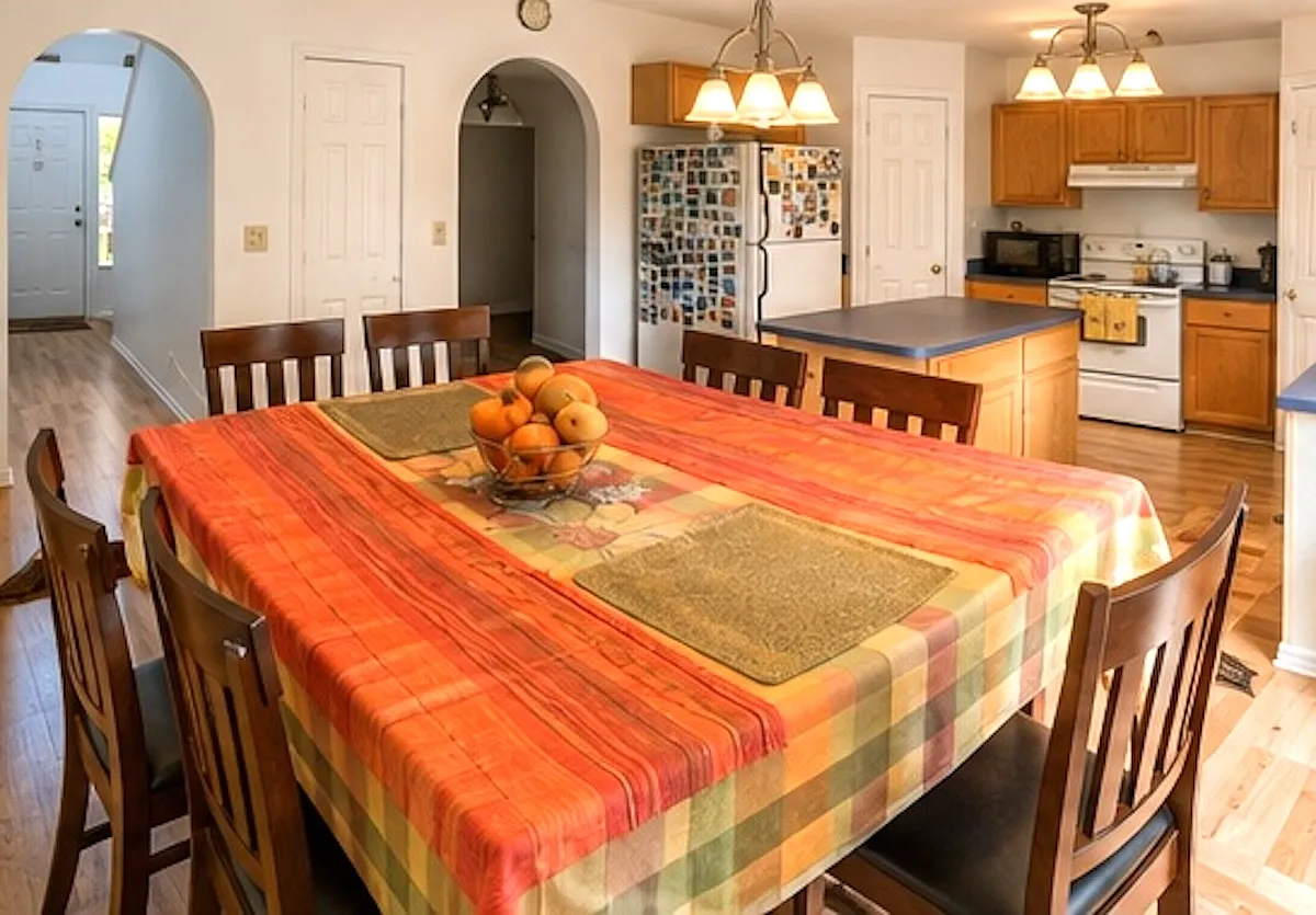 4 bed, 2120 sqft, $750 — Photo 4