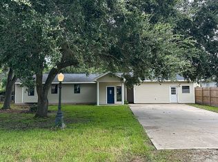 412 W Elm Ave, Winnie, TX 77665