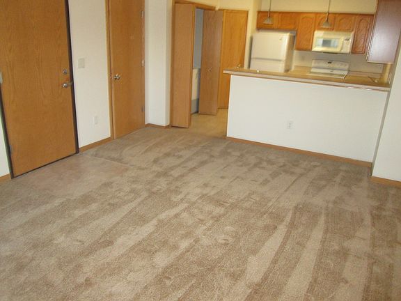 4th image of 870 W Cherry St Unit 2