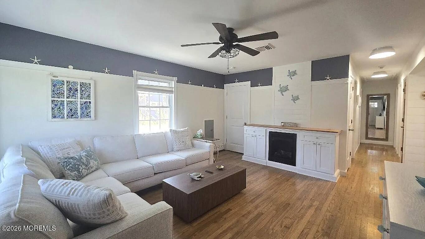 3 bed, 1296 sqft, $2,500 — Photo 4