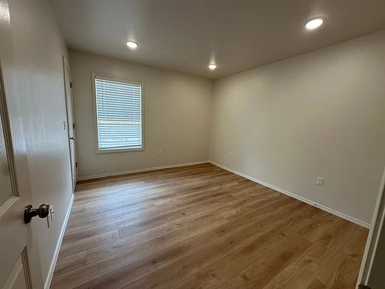 816 S Greenwich Ave — Photo 8