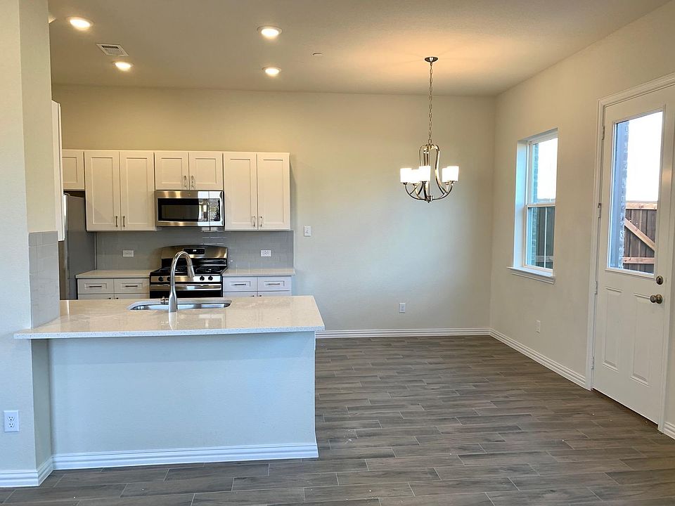 1st image of 2409 Acorn Ct