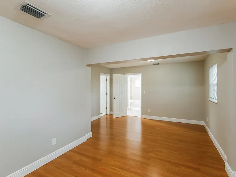 13620 Monroe St — Photo 10