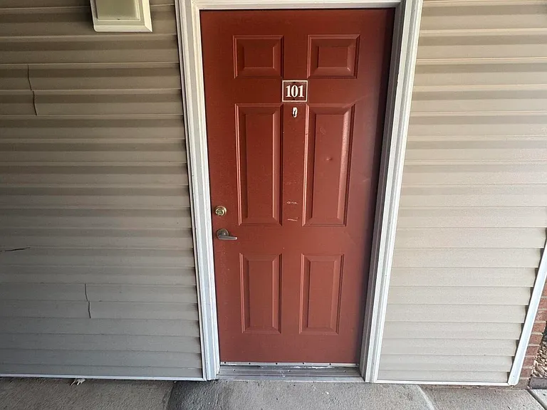2511 Huntscroft Ln #101 — Photo 2