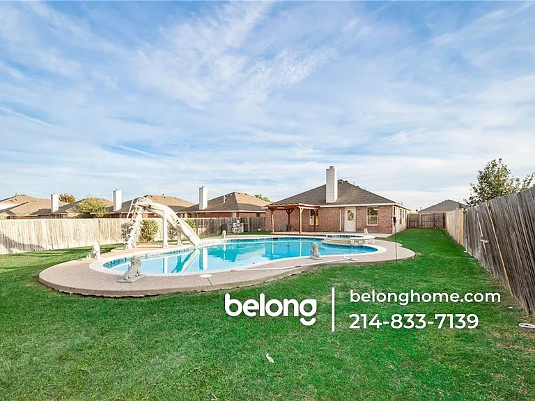901 Plumeria Dr — Photo 2