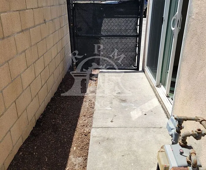 2704 N Humbert Ave — Photo 10