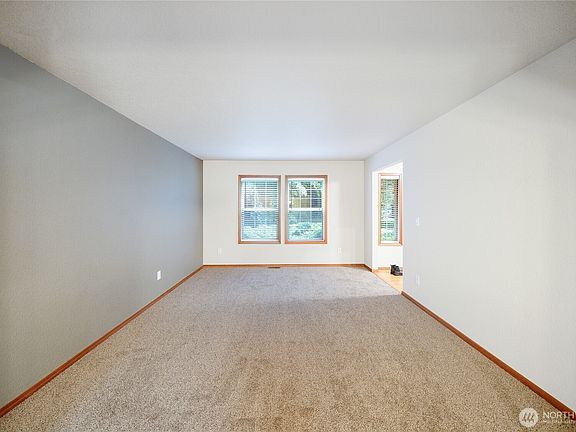 5th image of 2409 Buckingham Drive SE