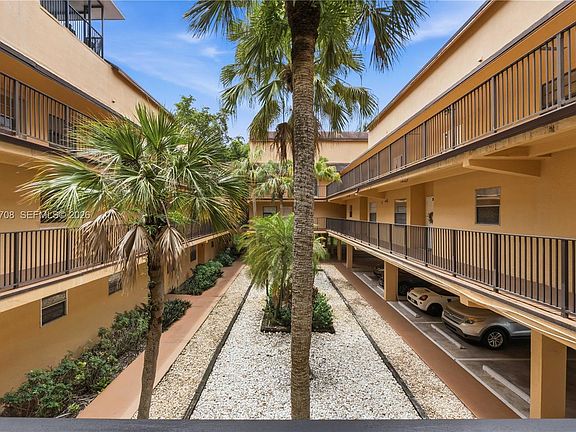 4th image of 430 Commodore Dr APT 213