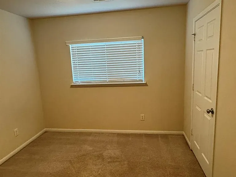 1747 Nichole Woods Dr — Photo 37