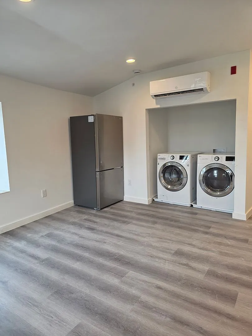 543 Washington Ave — Photo 2