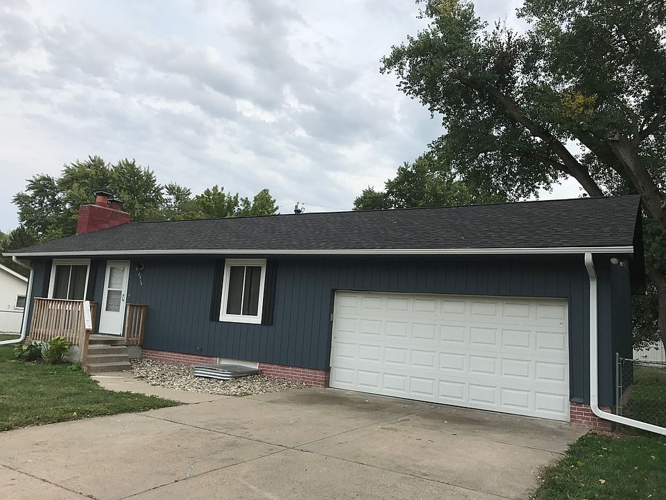 Front of house with new roof, windows and paint