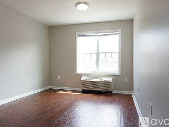 5th image of 701 Richwood Ave #203