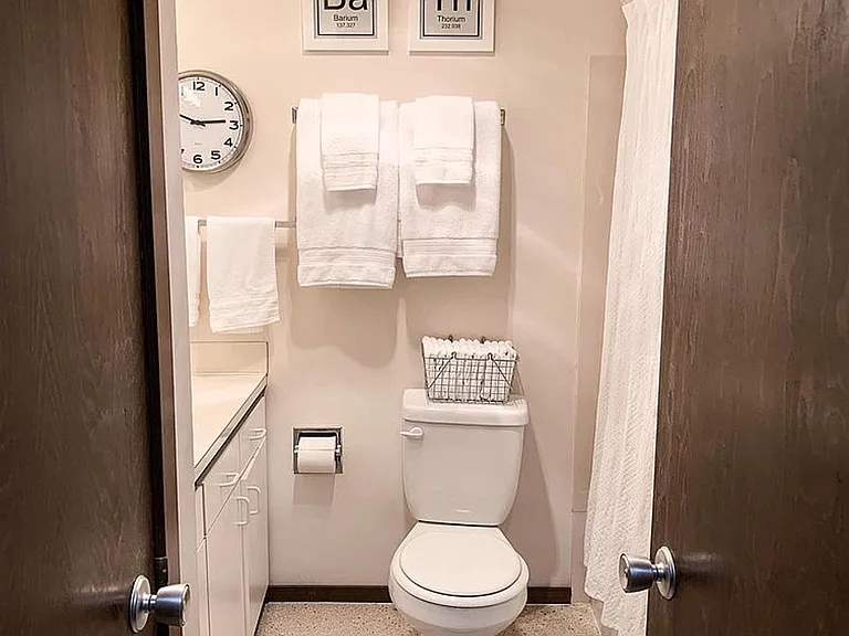 2362 Franklin Ave E #202 — Photo 12