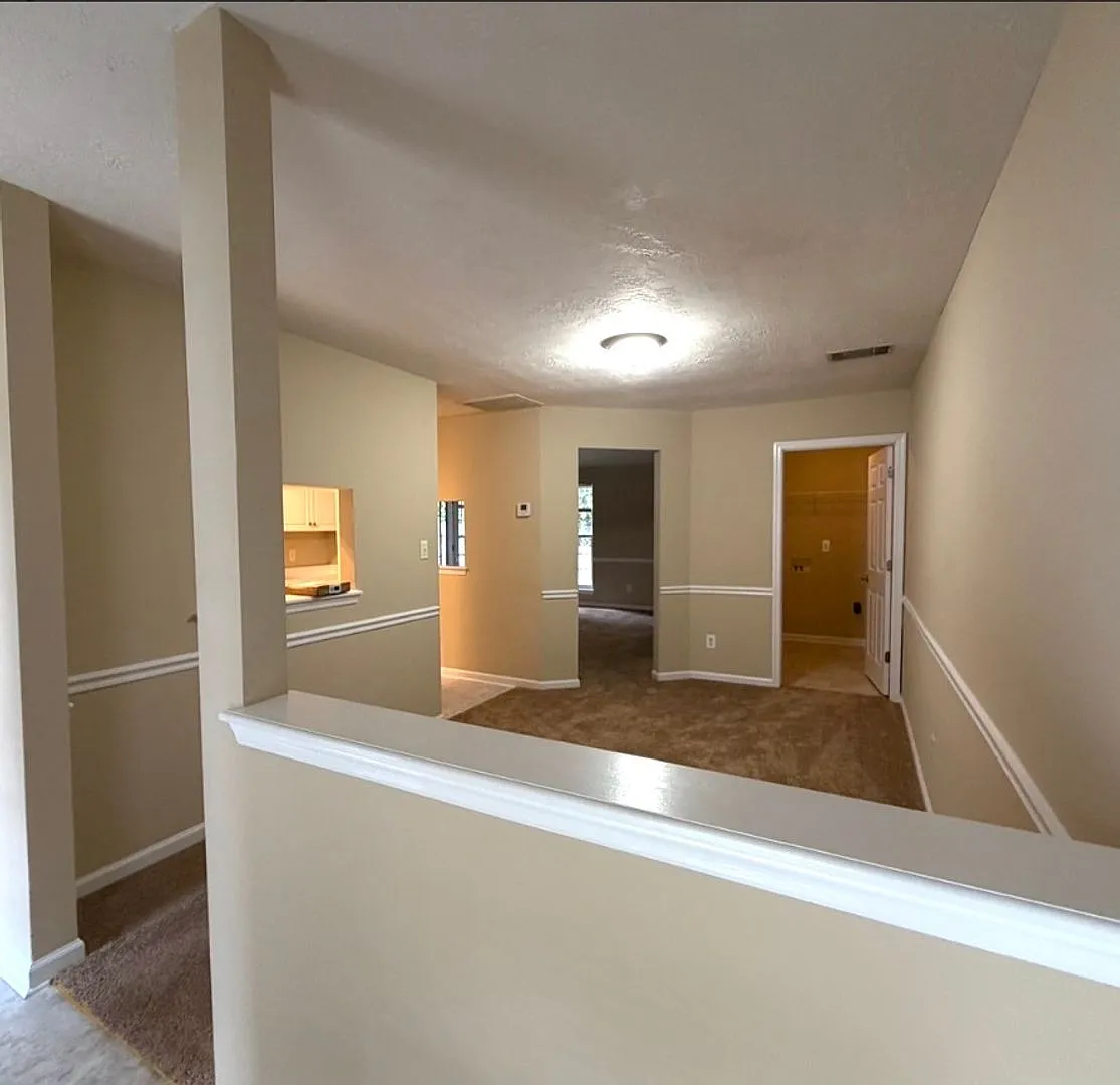 End Unit Harvestwood Townhome — Photo 2