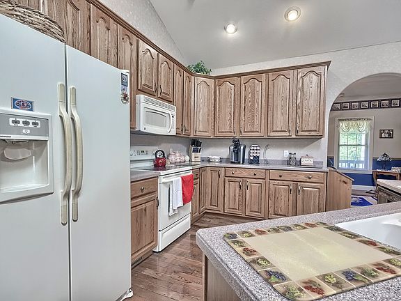 5th image of 622 Forest Dr