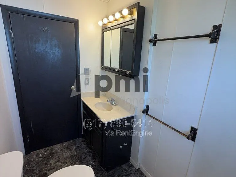 2613 Louise St — Photo 10