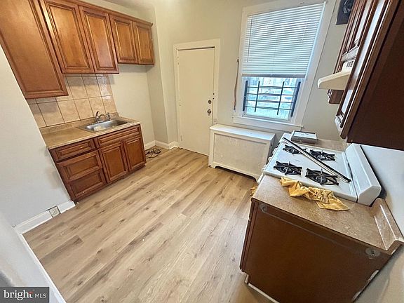 5th image of 4149 O St