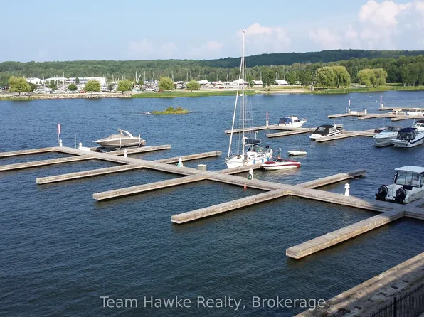 725 Aberdeen Blvd #22, Midland, ON L4R 5P3